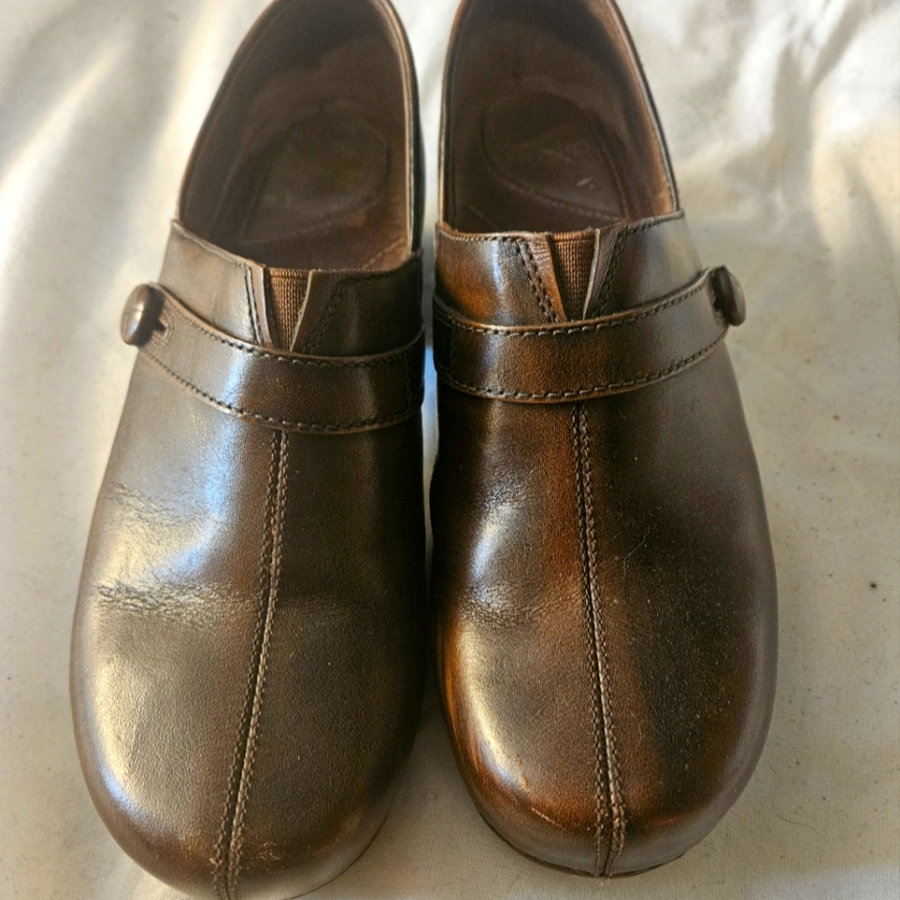 Size 42 brown Dansko's